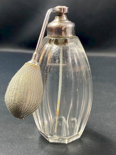 Grand flacon à parfum vaporisateur en cristal de Baccarat 1920-1930