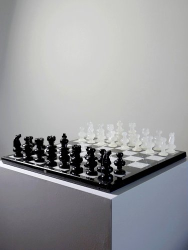 Grand jeux dechecs vintage années 70 marbre blanc et noir artisanat Italien