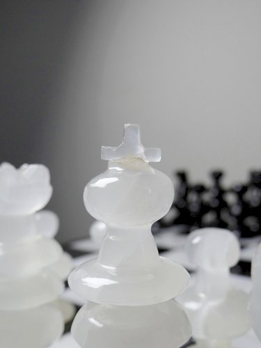 Grand jeux dechecs vintage années 70 marbre blanc et noir artisanat Italien