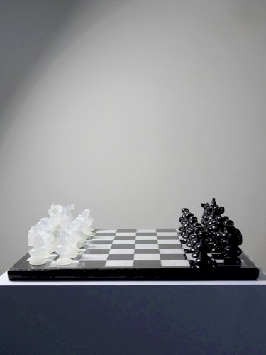 Grand jeux dechecs vintage années 70 marbre blanc et noir artisanat Italien