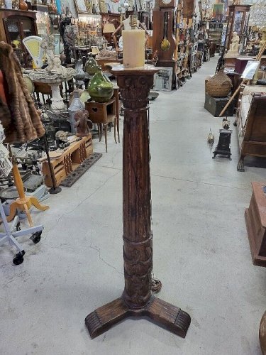 GRAND LAMPADAIRE EN COLONNE EN BOIS DU XVIII ème SIECLE