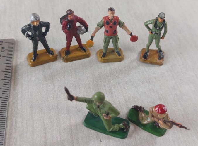 Grand lot danciennes mini figurines, soldats, Starlux, 3 cm
