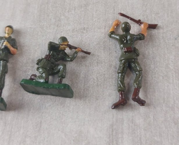 Grand lot danciennes mini figurines, soldats, Starlux, 3 cm