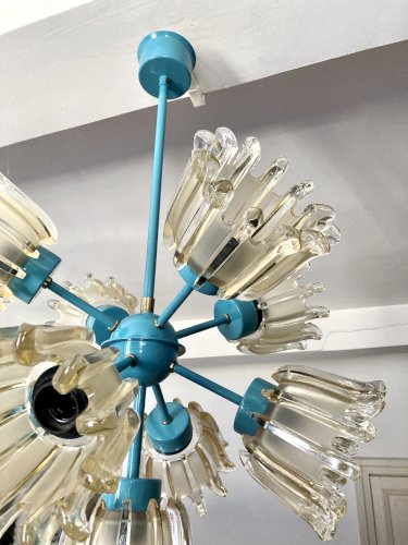Grand lustre 9 feux en verre moulé et métal turquoise, Leclaire & Schäfer – Années 1960