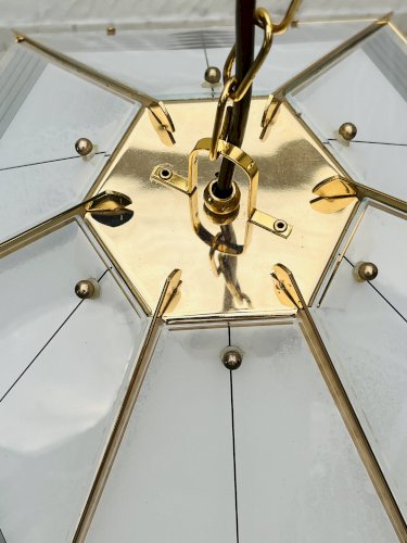 Grand lustre suspension Massive en laiton et verre opalin vintage