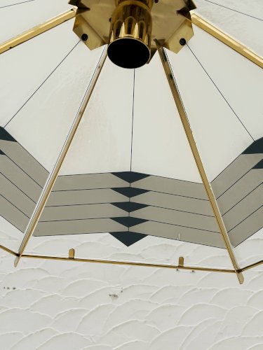 Grand lustre suspension Massive en laiton et verre opalin vintage