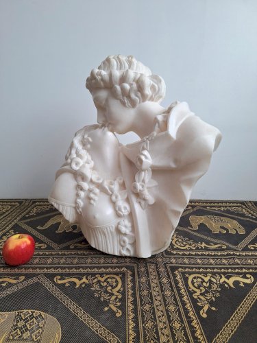 Grand marbre de Carrare d’après J-A Houdon, buste ancien « le baiser donné »