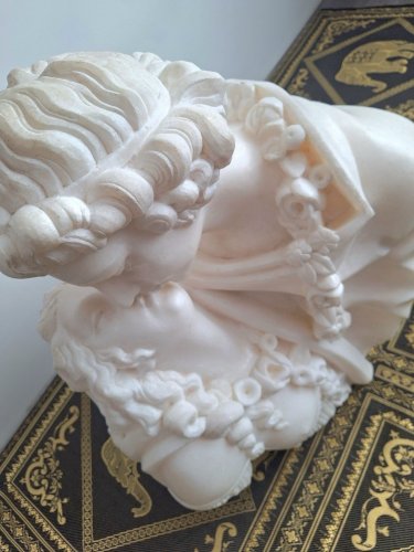 Grand marbre de Carrare d’après J-A Houdon, buste ancien « le baiser donné »