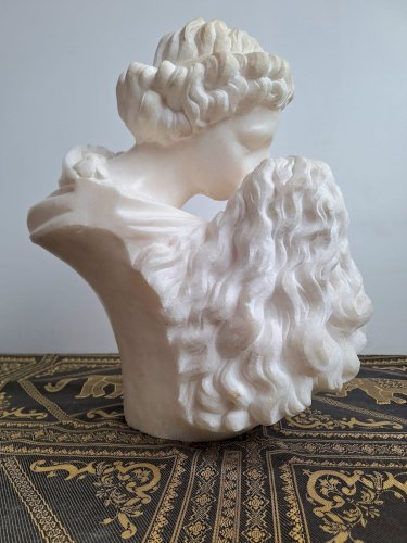 Grand marbre de Carrare d’après J-A Houdon, buste ancien « le baiser donné »
