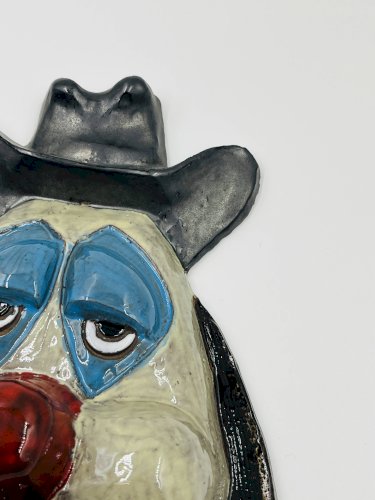 Grand masque de clown mural en terre cuite émaillée