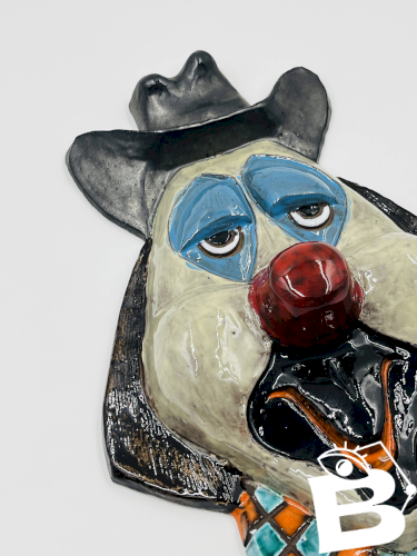Grand masque de clown mural en terre cuite émaillée