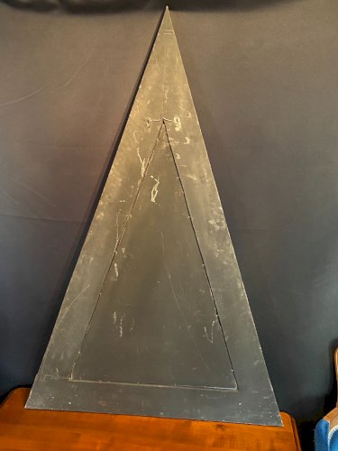 Grand miroir africaniste en bois sculpté à décor de personnages stylisés Afrique