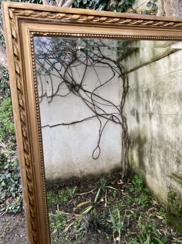 Grand Miroir ancien fin XIXe - glace biseauté bordé par un range de perles 