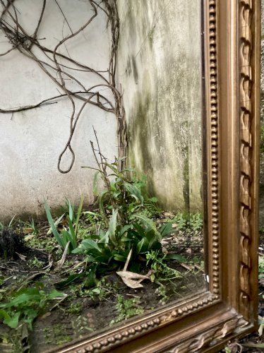 Grand Miroir ancien fin XIXe - glace biseauté bordé par un range de perles 