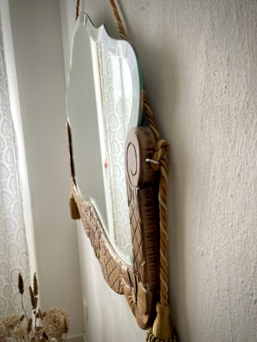 Grand miroir Art déco à suspendre, verre à double biseau, demi-cadre en bois sculpté, années 1930