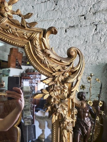GRAND MIROIR DORE LOUIS XV A COQUILLE DU XIX ème SIECLE
