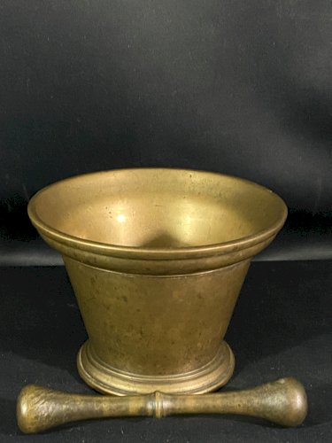 Grand mortier d'apothicaire XVIIIe en bronze avec son pilon Pharmacie 5428 gr.
