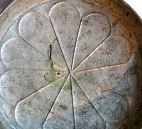 Grand moule à gâteau en cuivre, façon moule à tarte, décor de fleur à 10 pétales