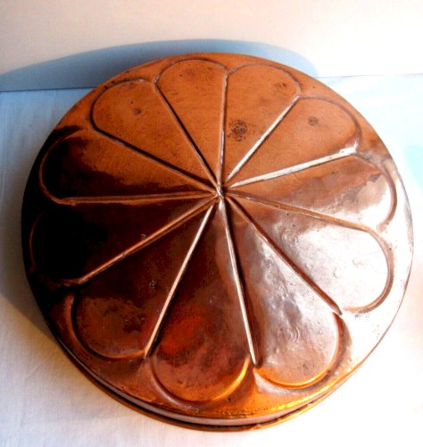 Grand moule à gâteau en cuivre, façon moule à tarte, décor de fleur à 10 pétales