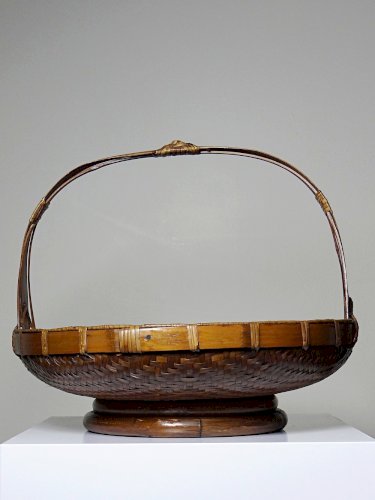 Grand panier à offrandes en bambou asiatique vintage 1920–1950