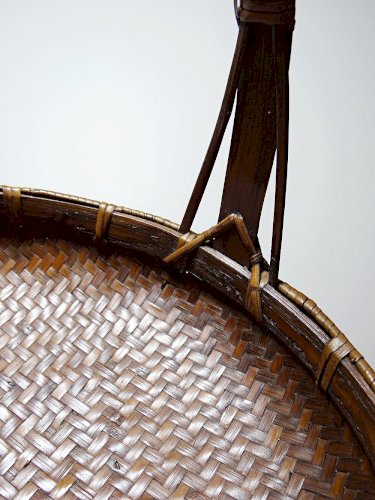 Grand panier à offrandes en bambou asiatique vintage 1920–1950