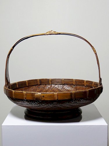 Grand panier à offrandes en bambou asiatique vintage 1920–1950