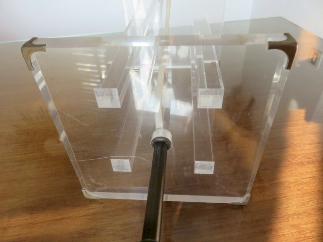 GRAND PIED DE LAMPE  ROCHE BOBOIS  EN PLEXIGLASS TRANSLUCIDE ANNEES 70 