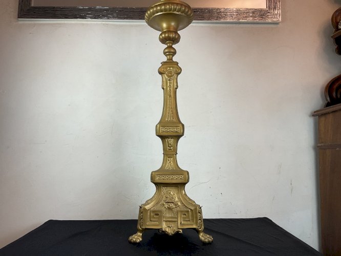 grand pique cierge d'église  en laiton repoussé XIXeme 91 cm