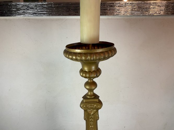 grand pique cierge d'église  en laiton repoussé XIXeme 91 cm