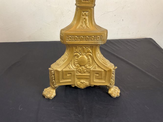 grand pique cierge d'église  en laiton repoussé XIXeme 91 cm