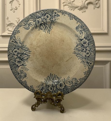 Grand plat ancien en faïence – décor floral bleu – Terre de Fer – fin XIXe / début XXe – Ø 29 cm
