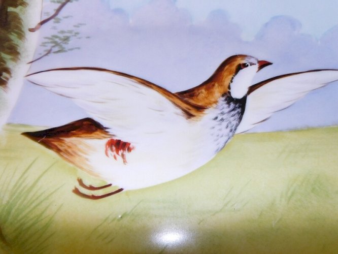 GRAND PLAT AVEC DECOR DE PERDREAUX EN PORCELAINE DE LIMOGES BOYER