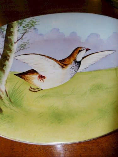 GRAND PLAT AVEC DECOR DE PERDREAUX EN PORCELAINE DE LIMOGES BOYER