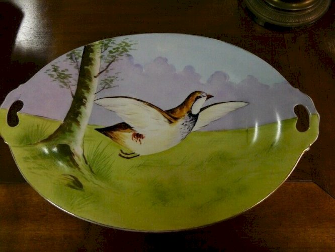 GRAND PLAT AVEC DECOR DE PERDREAUX EN PORCELAINE DE LIMOGES BOYER