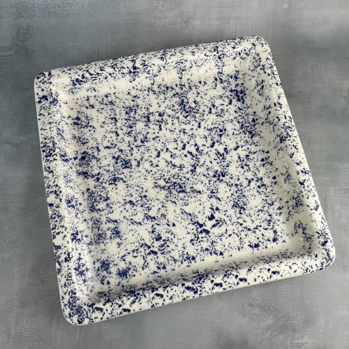 Grand plat carré vide poche céramique émaillé moucheté blanc bleu marqué PAULINE