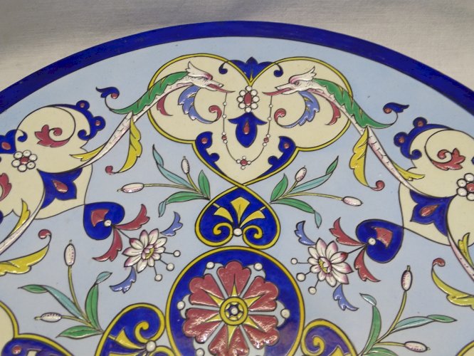 -GRAND PLAT DECORATIF CERAMIQUE décor d'OISEAUX FANTASTIQUES VOLUTES FLEURS   D