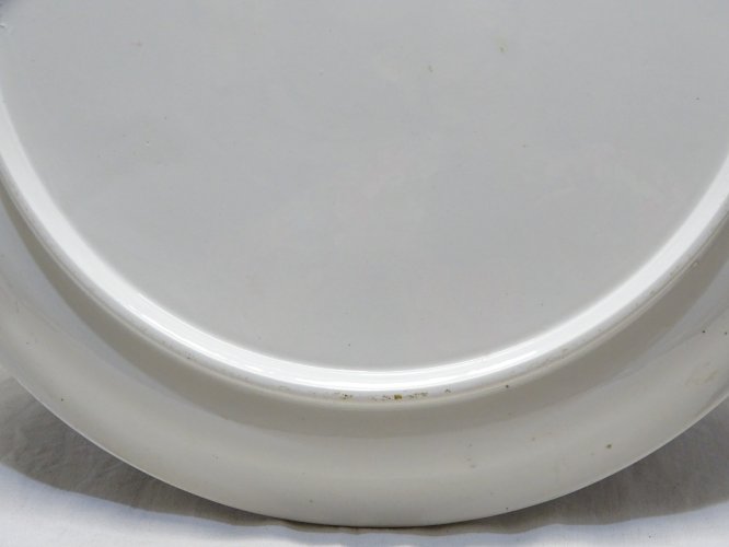-GRAND PLAT DECORATIF CREIL & MONTEREAU AVEC UNE ELEGANTE COIFFEE D '1 CHAPEAU D