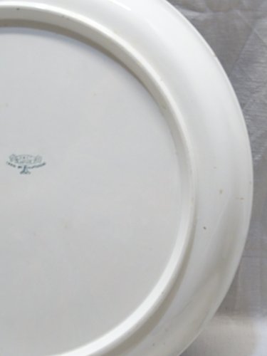 -GRAND PLAT DECORATIF CREIL & MONTEREAU AVEC UNE ELEGANTE COIFFEE D '1 CHAPEAU D