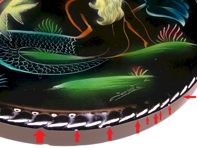 -GRAND PLAT DECORATIF ROND KERINA Signé Josette à décor de SIRENE et POISSONS  D