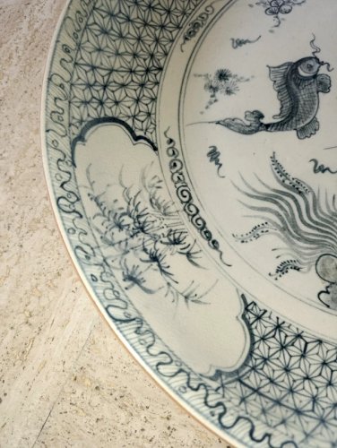grand plat dorigine chinoise en ceramique à decor de poisson et floral en bon etat