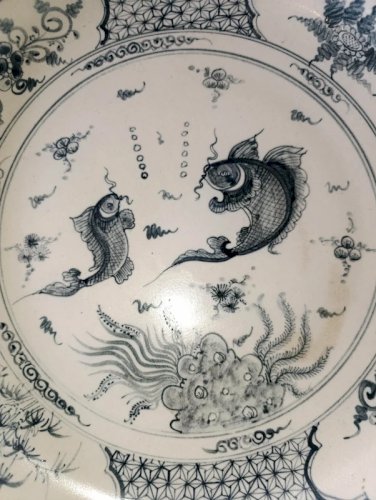 grand plat dorigine chinoise en ceramique à decor de poisson et floral en bon etat