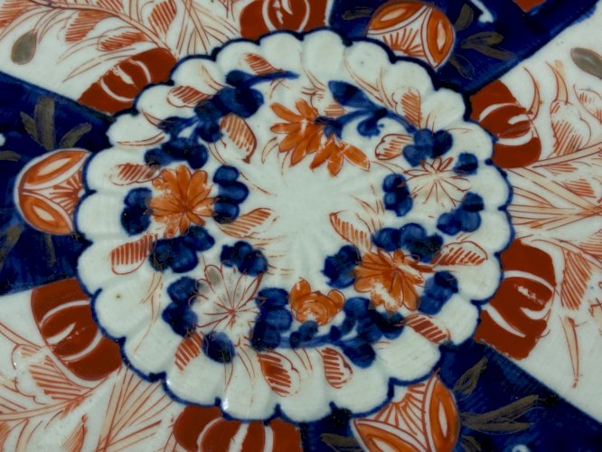 Grand plat en porcelaine Imari Japon fin XIXe