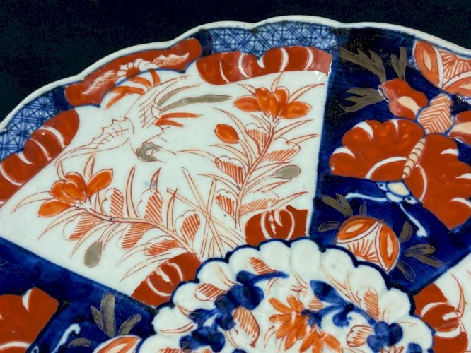 Grand plat en porcelaine Imari Japon fin XIXe
