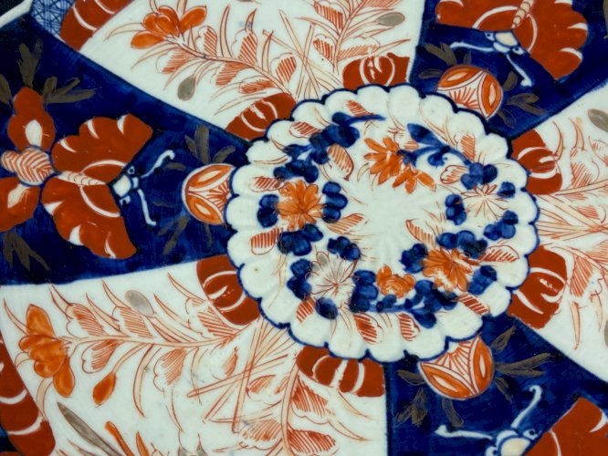 Grand plat en porcelaine Imari Japon fin XIXe
