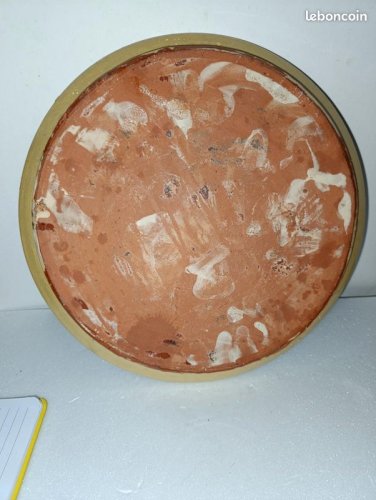 Grand plat en terre cuite signé la poterie de marmaz dans le 74 en bon etat