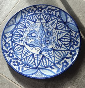 Grand plat mural en majolique signé Enrique Crespo , Artesania années 70