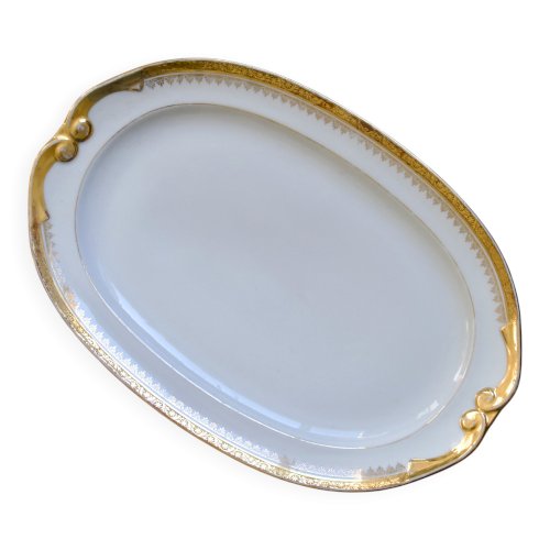 Grand plat ovale à lor fin en porcelaine de Limoges Peconnet