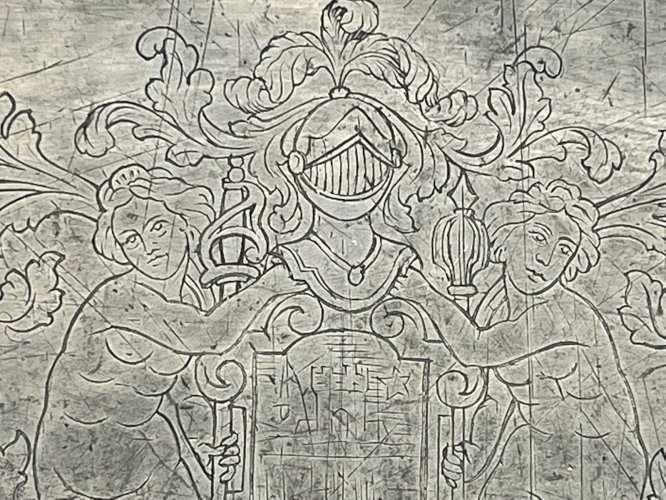 Grand plat ovale en étain XVIIe/XVIIIe – armure – scènes de chasse – gravé