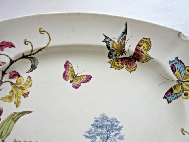 Grand plat polychrome, Lunéville, Art Nouveau: Orchidées, Papillons, Paysage