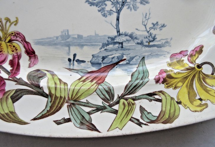 Grand plat polychrome, Lunéville, Art Nouveau: Orchidées, Papillons, Paysage